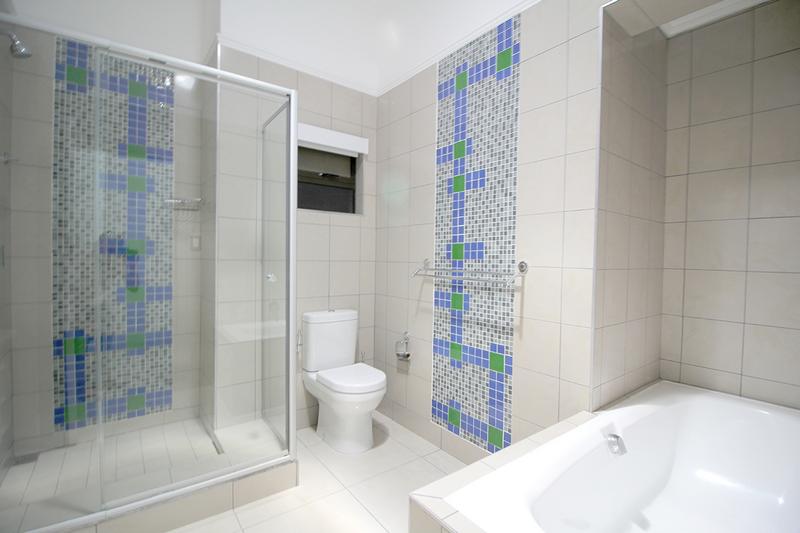 8 Bedroom Property for Sale in Reebok Western Cape